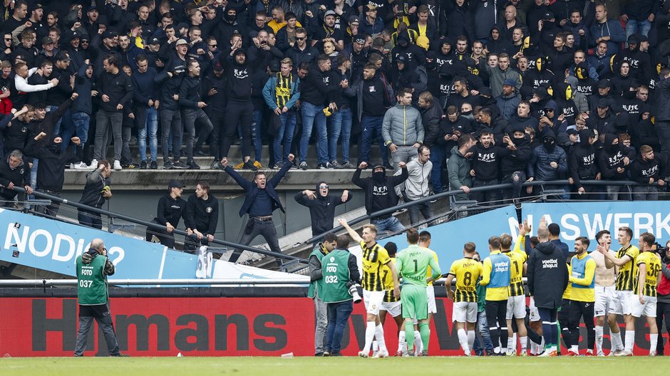 Zawalona trybuna podczas meczu NEC Nijmegen z Vitesse Arnhem, na stadionie w Nijmegen