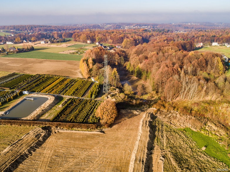 Budowa drogi ekspresowej S-1 - odcinek Dankowice - węzeł Suchy Potok - zdjęcia z drona - 15.11.2022 - autor: GDDKiA