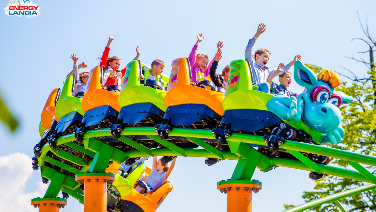 Park Rozrywki Energylandia we współpracy z POLREGIO uruchomił bezpośrednie pociągi z Krakowa i Katowic do Zatora, których godziny przyjazdów i odjazdów są dopasowane do godzin otwarcia Parku. Do Energylandii można dojechać także autobusem. Mieszkańcy stolicy małopolski oraz śląska mają do dyspozycji codziennie aż do 27 października bezpośrednie połączenia z Dworca MDA w Krakowie, oraz Dworca Autobusowego w Katowicach.