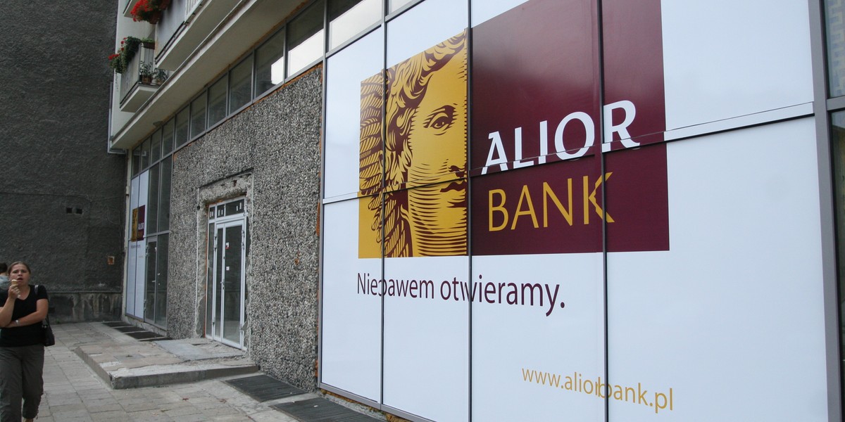 Alior Bank działa od 2008 roku. Obsługuje 4 mln klientów. Przejął wydzieloną część Banku BPH