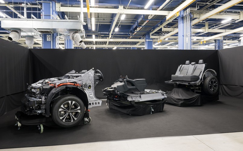 Toyota wdraża innowacyjne procesy produkcyjne. Nowy typ baterii coraz bliżej
