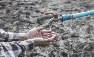 Gdzie do 2040 r. będą największe niedobory wody? [MAPA]