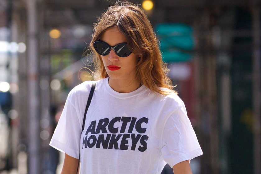 Alexa Chung w T-shircie Arctic Monkeys