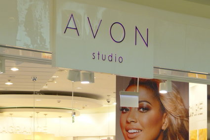 Avon ma nowego właściciela. Powstała czwarta największa firma kosmetyczna świata