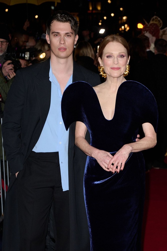Nikolas i Džulijan Mur na premijeri serije "Mary&George" 