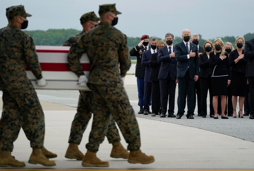 Tela ubijenih marinaca dopremljna su iz Kabula