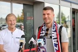 Podolski już w Zabrzu. "Będę kopał młodych w d..., żeby biegali"