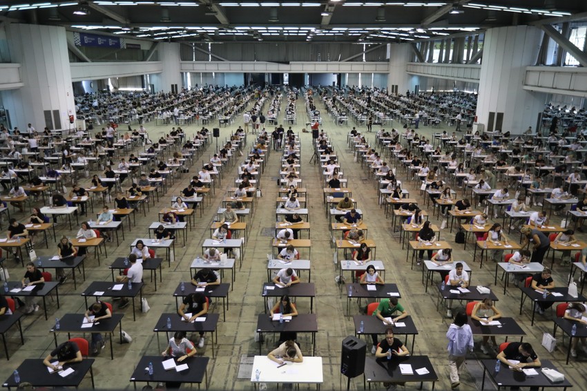 Studenti polažu prijemni ispit