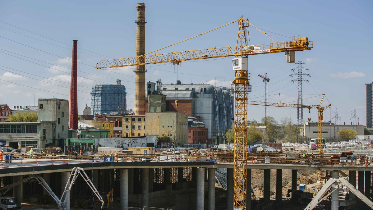 Konsorcjum firm Torpol, Astaldi, Intercor oraz PBDiM, które jest odpowiedzialne za prace przy przebudowie dworca Łódź Fabryczna, domaga się od władz Łodzi, PKP oraz PKP PLK prawie stu milionów złotych odszkodowania. Pozew trafił do sądu. Czy ten spór wpłynie na termin oddania dworca?