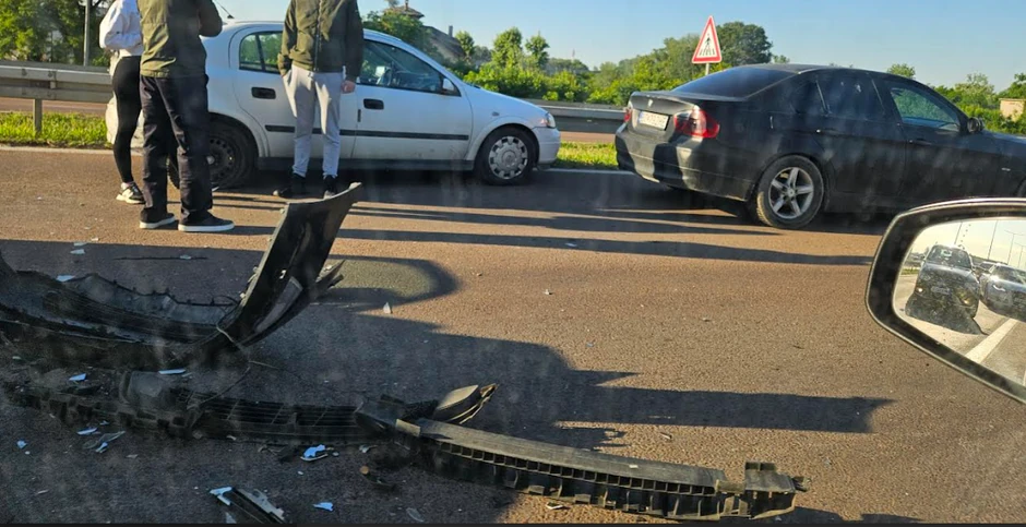 Ostaci vozila po putu