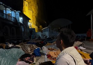 Neca spava pod Ostrogom