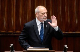 Macierewicz: Wybrano samolot dla VIP-ów