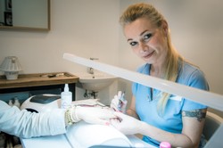 Gwiazdy pracownikami salonu piękności - "Celebrity Salon" nowością Polsat Cafe