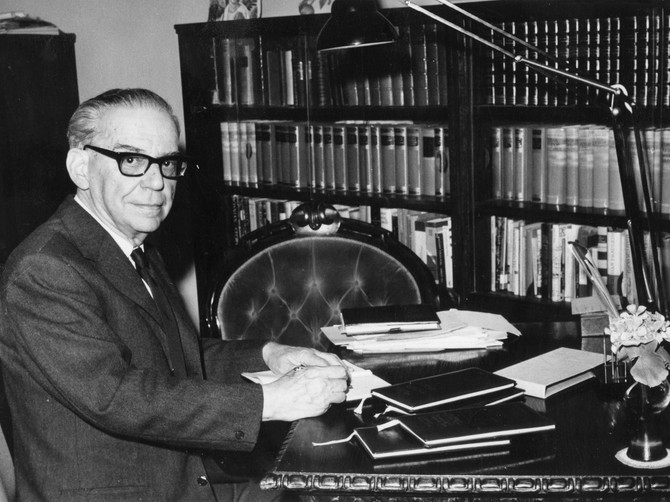 Ivo Andrić u svom stanu u Beogradu