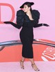 Ashley Graham megjelenése elképesztően drámai volt ebben a Christian Siriano kreációban