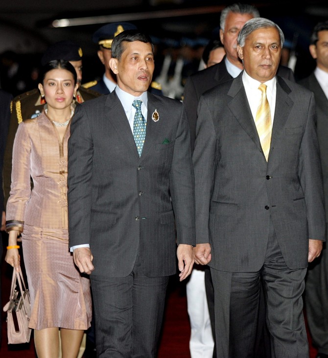 Rama X, Sirasami i pakistanski premijer