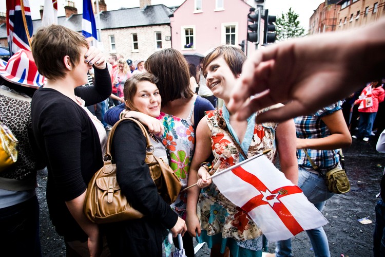 Co roku północnoirlanddzy  lojaliści urządzają marsze, które maja podkreślić ich przywiązanie do brytyjskiej korony. Obchody te są często żródłem konfliktów z miejscowymi katolikami