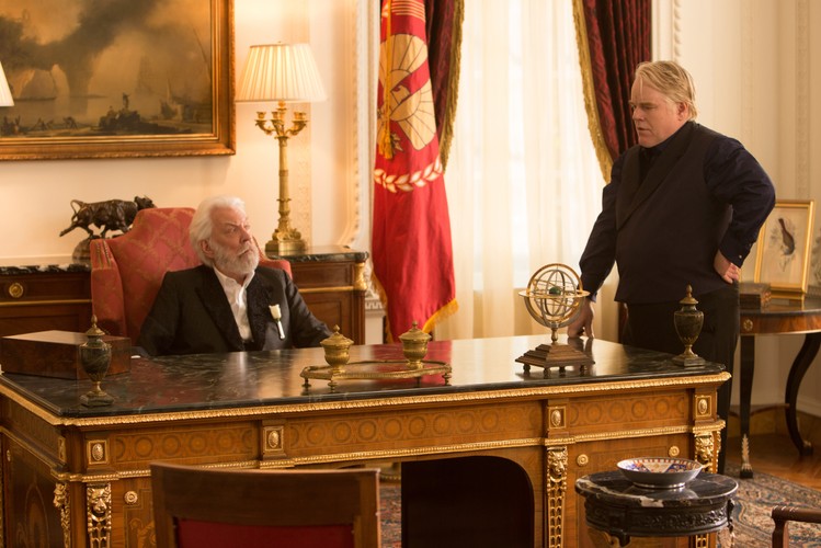 Donald Sutherland i Philip Seymour Hoffman w filmie 'Igrzyska śmierci: W pierścieniu ognia'