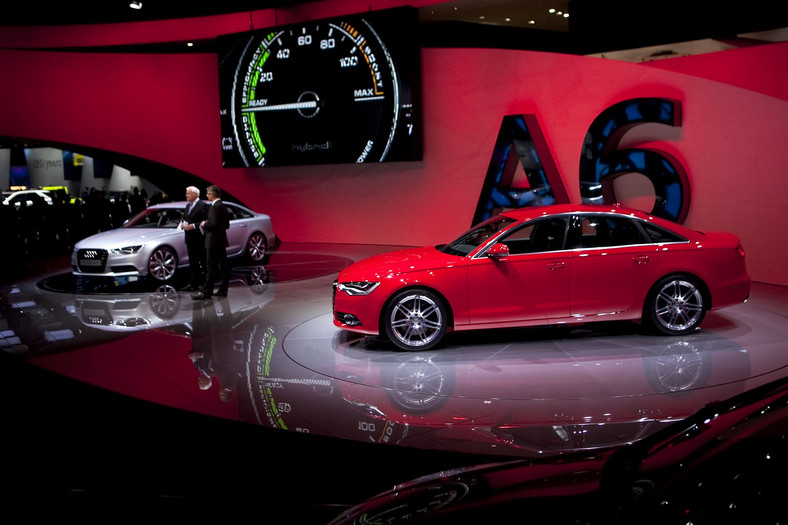 Audi A6 Hybrid 
Audi A6 Hybrid 
To mieszanka dwulitrowego silnika TFSI i jednostki elektrycznej, których łączna moc wynosi 245 KM. Z napędem hybrydowym sprzężono skrzynię Tiptronic, która przekazuje napęd na przednie koła. Niemcy obiecują, że średnie zużycie benzyny wynosi 6,2 l/100 km, a przyspieszenie do setki wynosi 7,3 
Cena: Od 250 500 zł