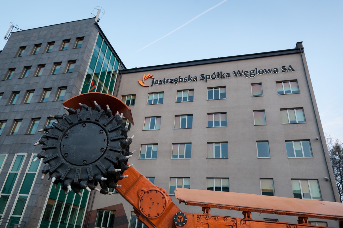 JSW znalazła się w finansowych tarapatach i zwróciła się z apelem do MKiŚ i ZUS