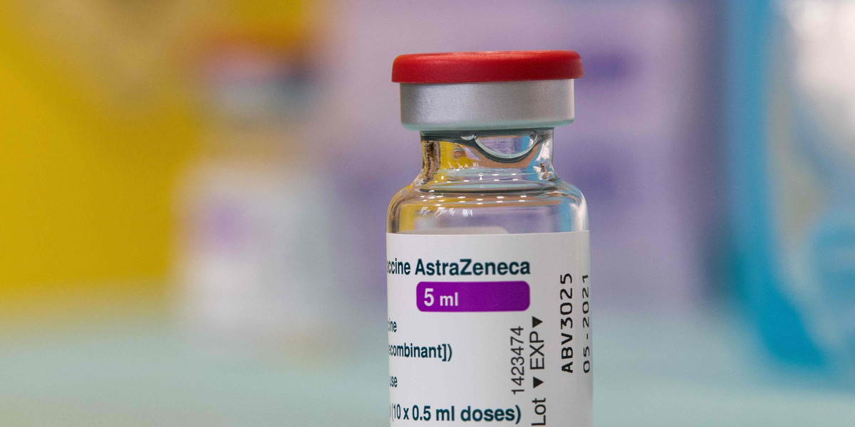 AstraZeneca Tajlandia wstrzymuje szczepienia