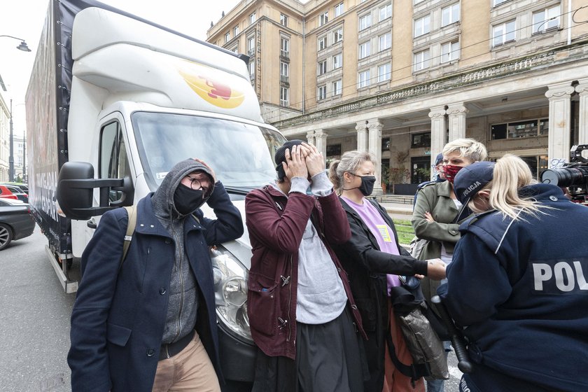 Aktywiści "Stop Bzdurom" kolejny raz zablokowali ciężarówkę