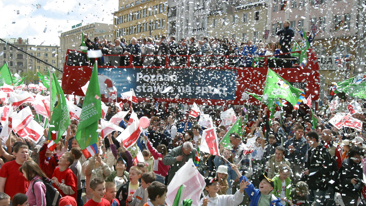 W czasie Euro 2012 na Placu Wolności ma powstać strefa kibica. - Nikt z nami nie rozmawia - narzekają mieszkańcy i boją się hałasu.