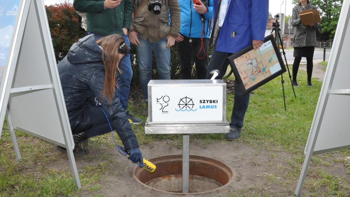 Lamus to nowa, 19 rzeka, płynąca przez Łódź. Nowa, bo przez lata wszyscy o Lamusie zapomnieli. Tymczasem, gdyby tej rzeki nie było, wiele łódzkich zakładów włókienniczych nie mogłoby działać. Być może, nie powstałaby cała przemysłowa, XIX-wieczna Łódź.