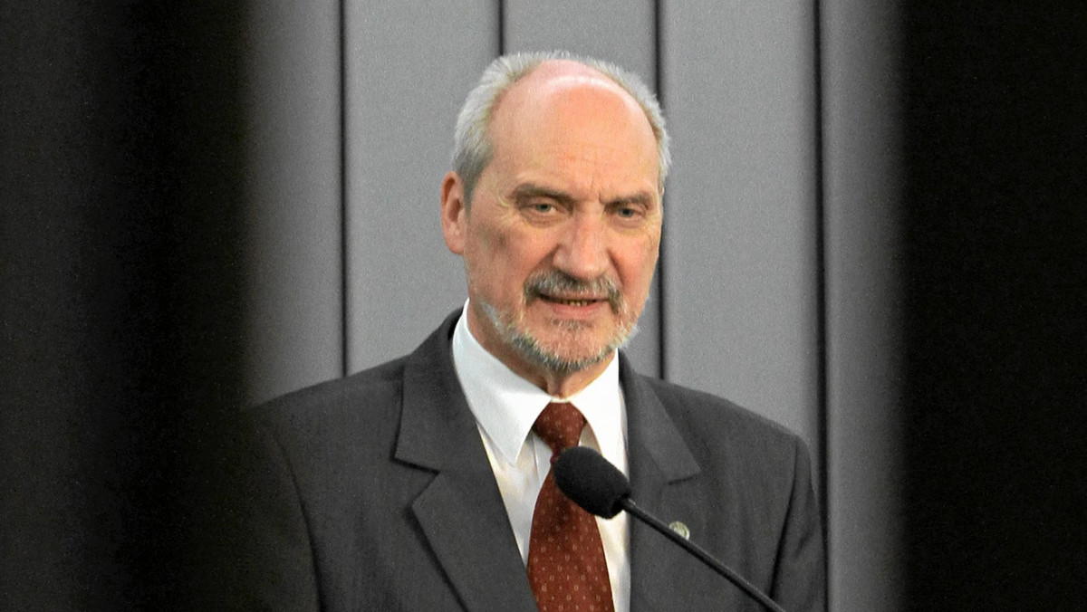Były szef Komisji Weryfikacyjnej WSI Antoni Macierewicz ma przeprosić byłego szefa WSI gen. Marka Dukaczewskiego za swe słowa z września 2006 r., że ponosi on część odpowiedzialności za nieprawidłowości w WSI - orzekł Sąd Okręgowy w Warszawie.