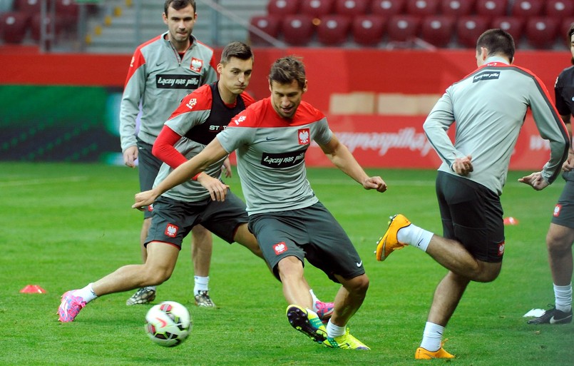 Piłkarze reprezentacji Polski (od lewej) Filip Starzyński, Michał Żyro, Grzegorz Krychowiak i Michał Kucharczyk podczas treningu w Warszawie.