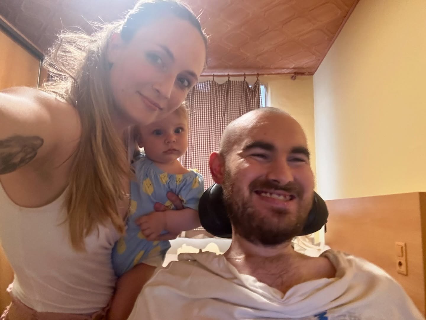 Martina a Honza Kavalírovci s dcérkou.