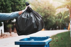 Drastyczna podwyżka opłat za wywóz śmieci w Warszawie. Znamy WYSOKOŚĆ STAWEK