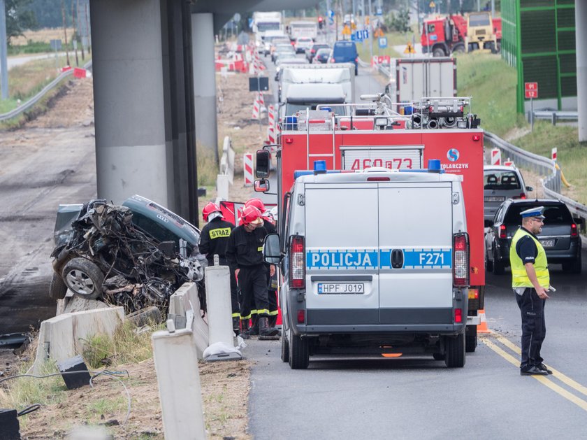 Głuchów, audi, wiadukt, wypadek