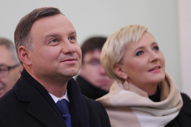 Prezydent Andrzej Duda z żoną Agatą Kornhauser-Dudą podczas mszy św. w kościele pw. św. Marii Magdaleny w Cieszynie.