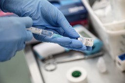 Do 6 stycznia także rodziny pracowników szpitali oraz pacjenci będą mogli się szczepić. Dlaczego?