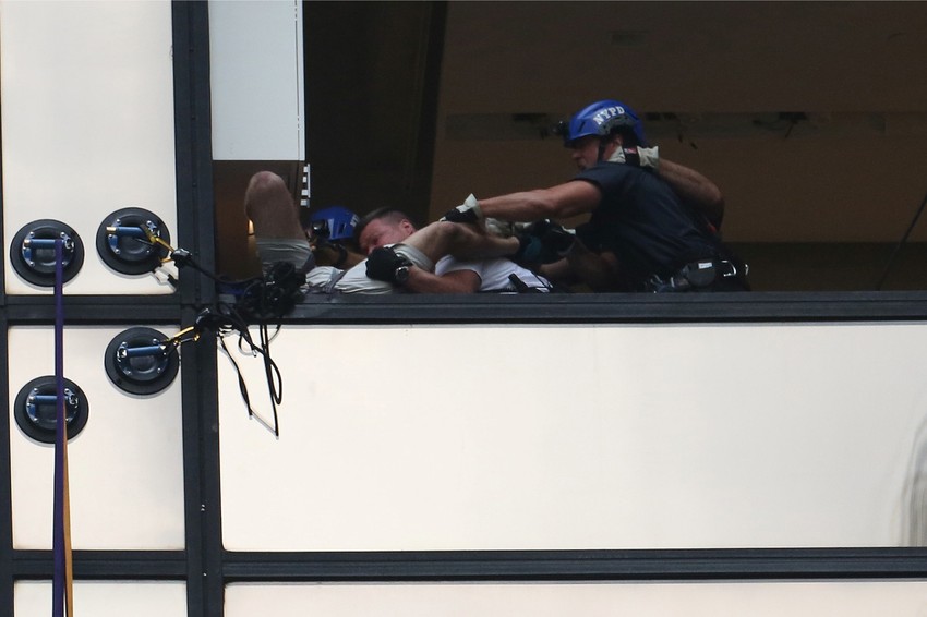 Mladić se na toranj popeo pomoću 4 vakum gume.