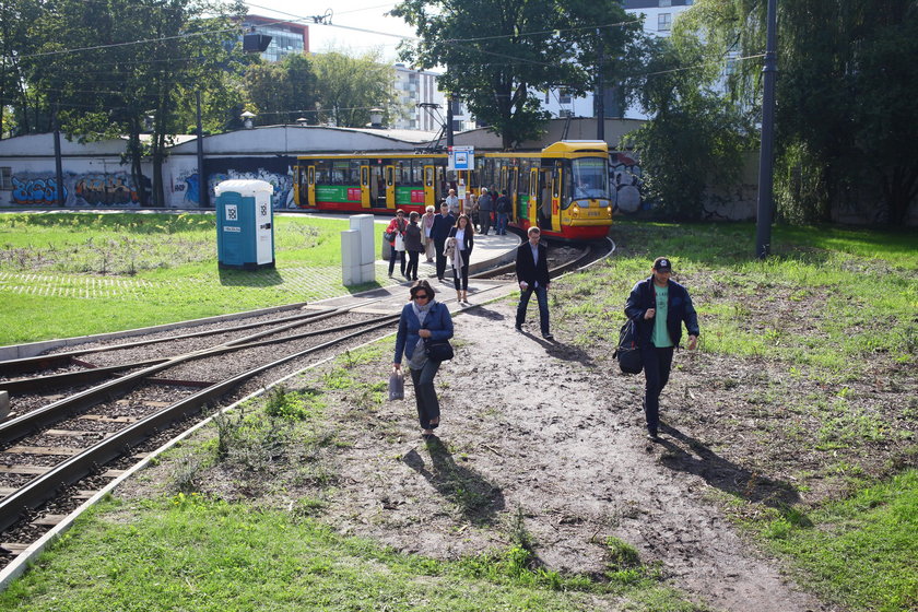 Fuszerka na pętli tramwajowej na Mokotowie