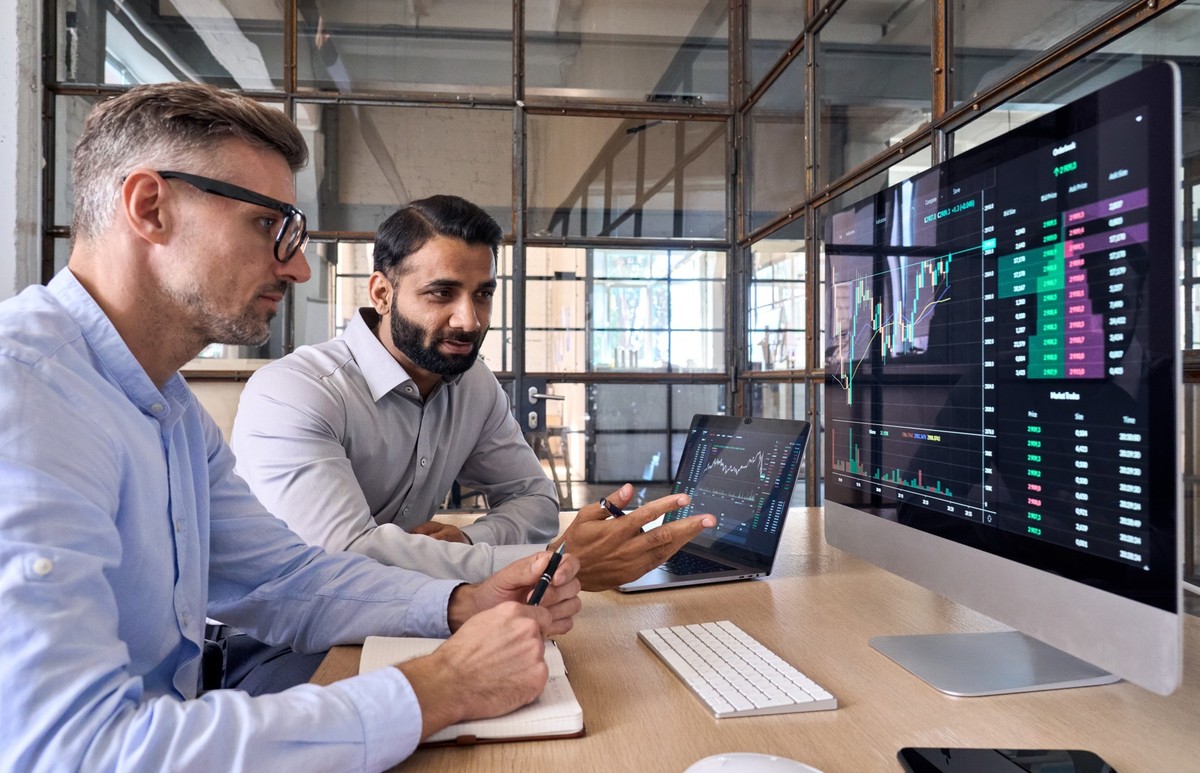 Mniej wydajemy, więcej odkładamy. Jak wojna w Ukrainie zmieniła finansowe nawyki Polaków