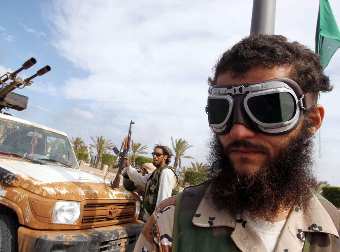 Powstańcy wkraczaja do Syrty