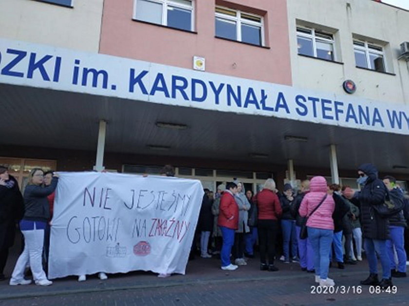 Niespokojnie w Łomży. Mieszkańcy walczą o swój szpital. Interweniuje policja