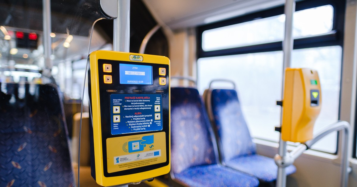 Mandat za torbę na siedzeniu. Pierwsze miasto idzie na wojnę z pasażerami
