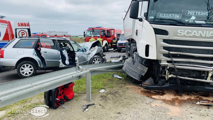 Śmiertelny wypadek pod Płońskiem. Zginęła kobieta, a troje dzieci trafiło do szpitala