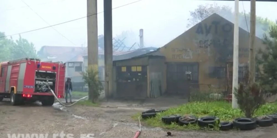 Požar je izbio rano jutros oko pola tri