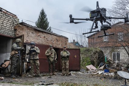 Ukraińskie pola bitew wyglądają jak te z I wojny światowej, ale z budzącym grozę dodatkiem