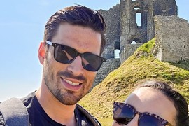 "Ja sam PROSEČNA, a muž mi je PRAVI AVION": Ljudi joj se rugaju jer pored supruga izgleda kao RUŽNO PAČE, ali ona puca od samopouzdanja