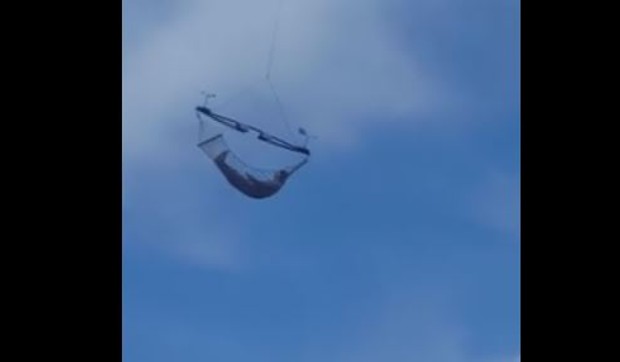 ležaljka sa dronom