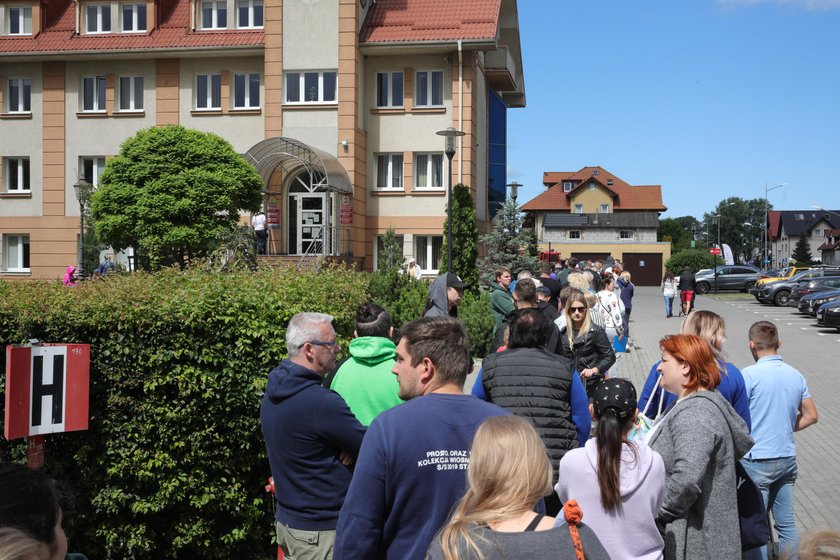 Druga tura wyborów prezydenckich. Kolejki do lokali wyborczych