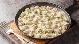 pyszny obiad na poniedziałek. podajemy przepis, ty gotujesz. potrawka z kurczaka w aksamitnym sosie