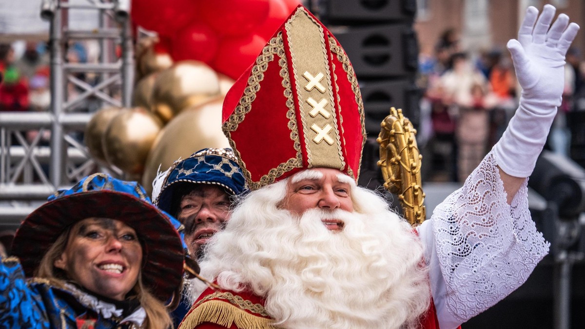 Deda Mraz, koga u Holandiji zovu Sinterklas, stiže u Amsterdam | Foto: DINGENA MOL/EPA/Shutterstock