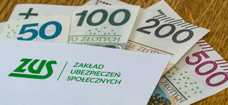 Dodatek pielęgnacyjny 2025 – ile wynosi i jak go otrzymać?